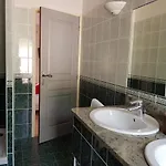לינה וארוחת בוקר Chez Dume 3*
