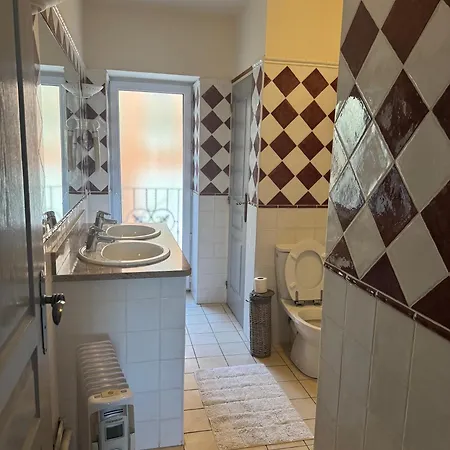 לינה וארוחת בוקר Chez Dume 3*