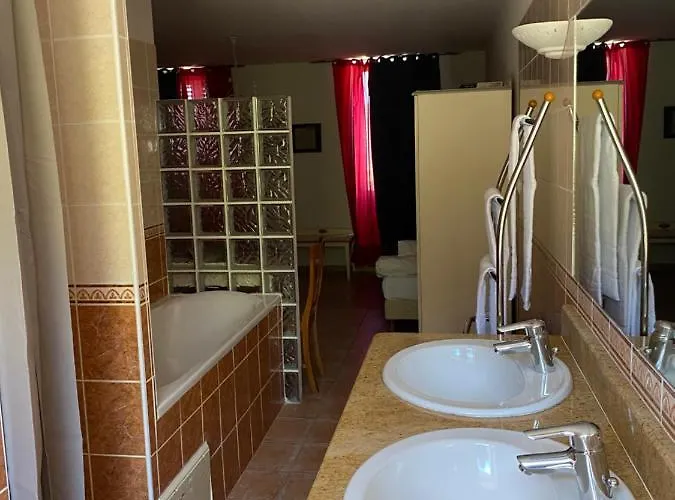 Couette-café Chez Dume 3*